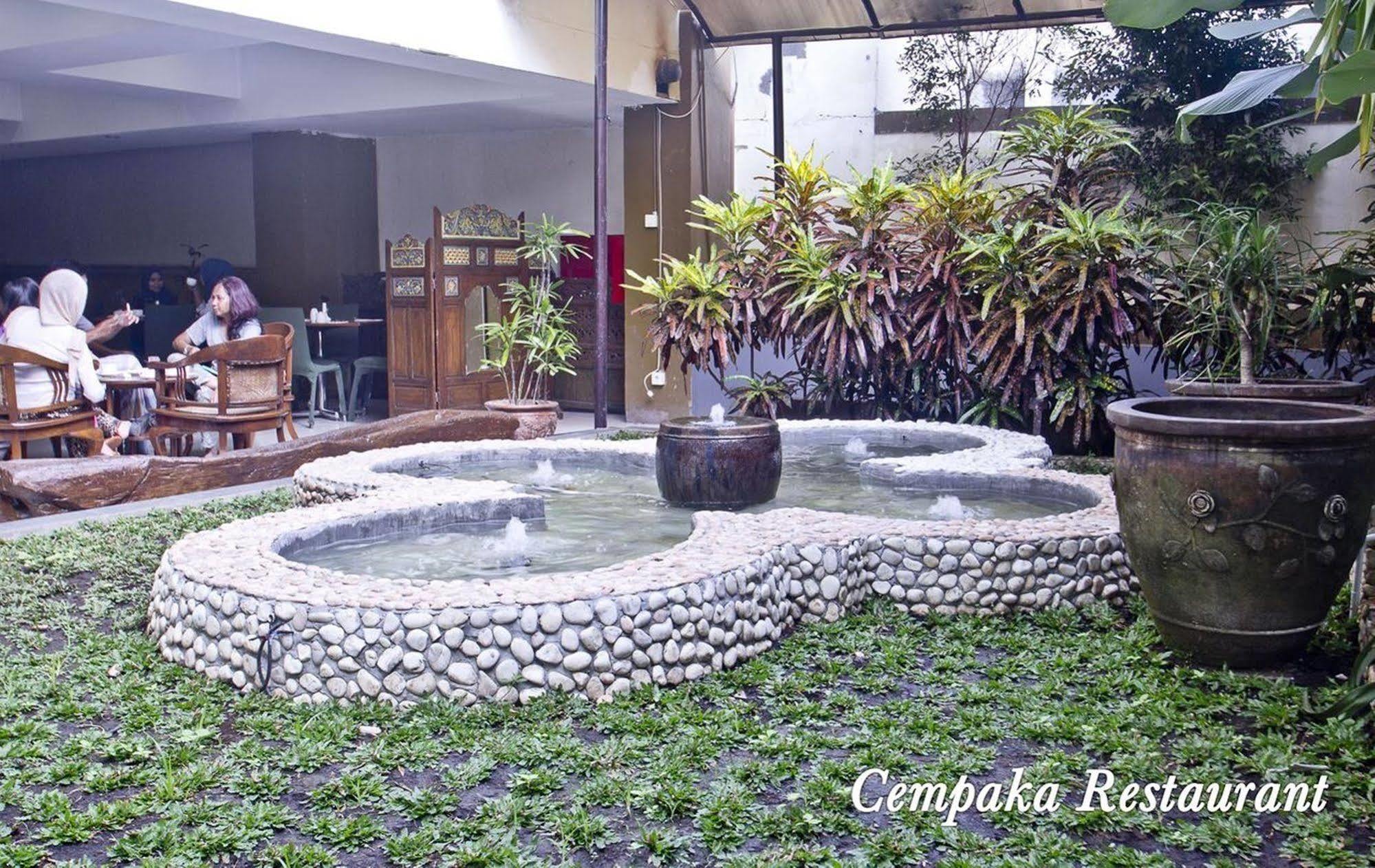 Hotel De Batara 3*